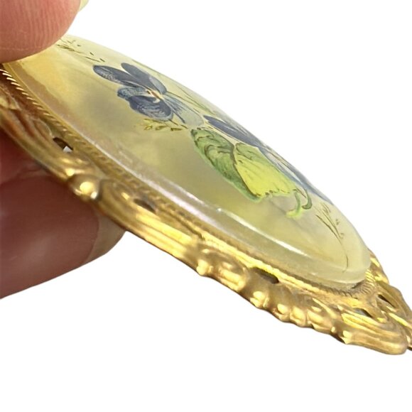 Vtg Lucite Floral Brooch Oval Domed Cabochon Blue Violets Gold Tone Frame Pin - Picture 7 of 8